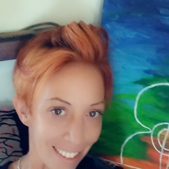 Poshmark.com/closet/@uniqlimperfect - Picture 3 of 3